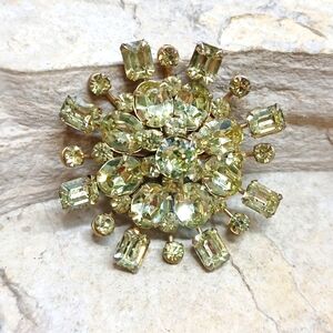 Vintage brooch Turkizite color crystal Unconfirmed Juliana